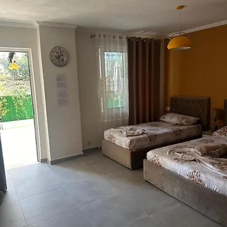 Bakalli Rooms1 דירה